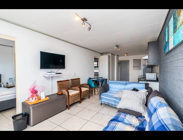 2 BEDROOM APARTMENT TO LET IN MILNERTON CENTRAL
